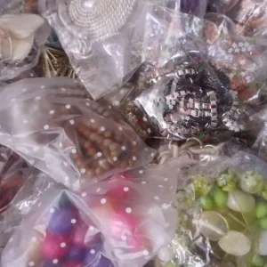 1000+ necklaces mix of wooden, glass, acrylic, shell and vintage styles - Image 2