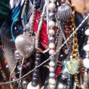 1000+ necklaces mix of wooden, glass, acrylic, shell and vintage styles - Image 4