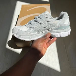 ASICS Gel grey and white trainers | Size 8.5 - Image 2