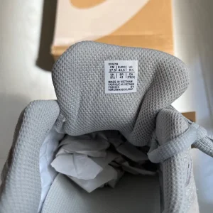 ASICS Gel grey and white trainers | Size 8.5 - Image 5