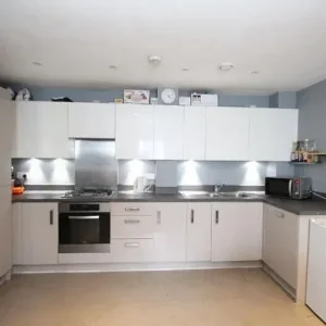 2 bedroom ground floor apartment in Holmes Chapel, Cheshire East - Image 4
