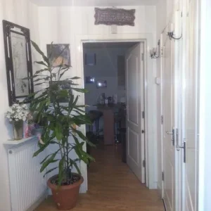 2 DOUBLE BEDROOMS AND A MASTER BEDROOM IN FULLY FURNISHED FLAT - Image 4