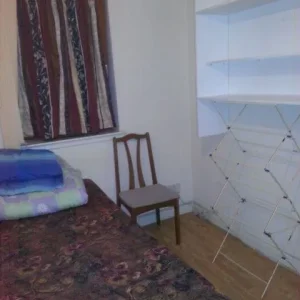 2 DOUBLE BEDROOMS AND A MASTER BEDROOM IN FULLY FURNISHED FLAT - Image 7