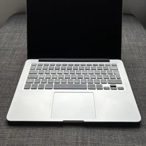 Apple MacBook Pro 13” (2015) – 2.9GHz i5, 512GB SSD, battery replaced