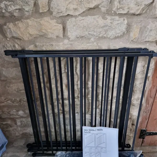 Wide fit 3 panel safety gate