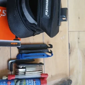 4x 27.5 inch mountain bike tubes and handy bits - Image 3