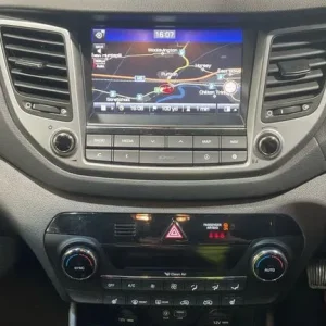 2015 Hyundai Tucson 2.0 CRDi SE Nav 4WD Estate - Image 3