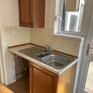 Fitted kitchen - Image 2