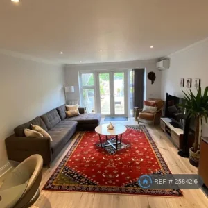 3 bedroom mews-style house in Annaleigh Place - Image 3