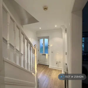 3 bedroom mews-style house in Annaleigh Place - Image 8