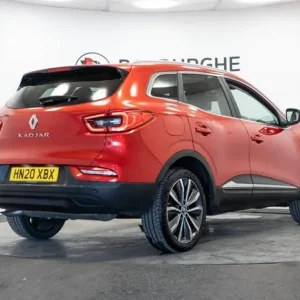 2020 Renault Kadjar 1.3 TCE 5-door SUV with 19-inch alloys and full tech - Image 8