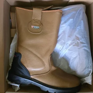 Click premium lined rigger boots size 8