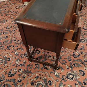 Small leather-top desk - Image 3