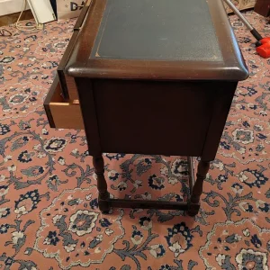 Small leather-top desk - Image 4