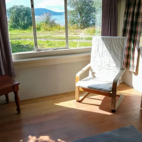 Static home with sea views and quiet farm setting