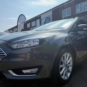 2015 Ford Focus 1.0T EcoBoost Titanium Estate - Image 4