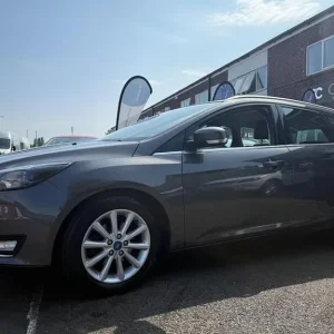 2015 Ford Focus 1.0T EcoBoost Titanium Estate - Image 5