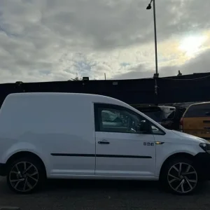 2017 Volkswagen Caddy 2.0 TDI C20 BlueMotion Tech Startline SWB Euro 6 - Image 8