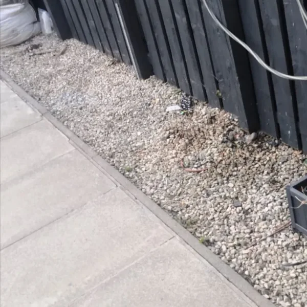 20mm off-white gravel