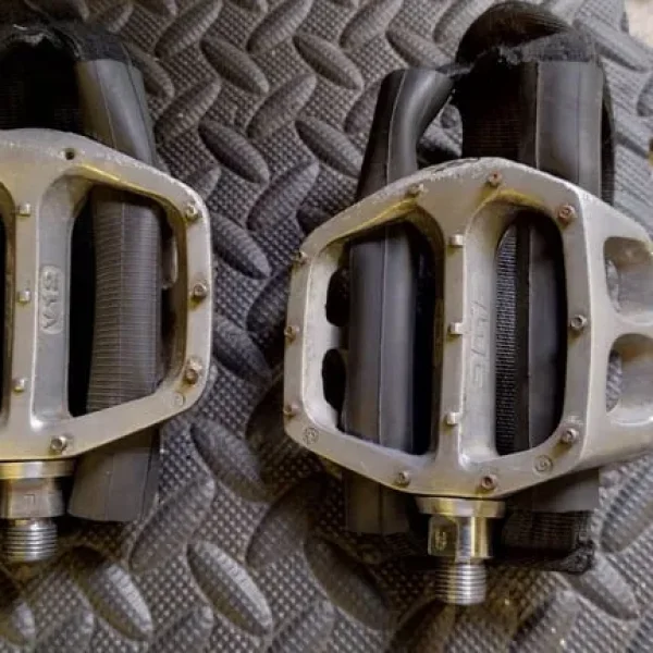 Push bike aluminium pedals and crank