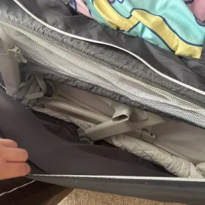 Next to me and travel cot - Image 2