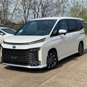 2024 Toyota Voxy Hybrid - Image 4