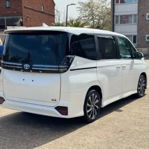 2024 Toyota Voxy Hybrid - Image 7