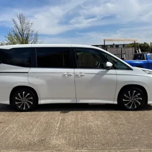 2024 Toyota Voxy Hybrid - Image 8