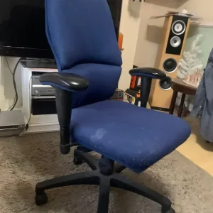 Office swivel chair with adjustable features - Image 2