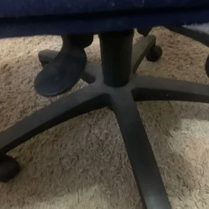 Office swivel chair with adjustable features - Image 6