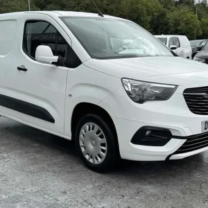 2021 Vauxhall Combo Turbo D 100ps 2300 Sportive Euro 6 with Air Con, Sat Nav Car Play, Rear Sen P... - Image 4