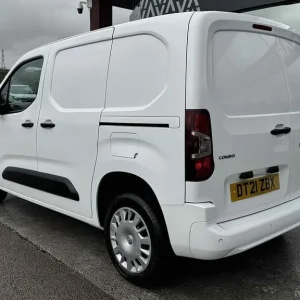 2021 Vauxhall Combo Turbo D 100ps 2300 Sportive Euro 6 with Air Con, Sat Nav Car Play, Rear Sen P... - Image 5