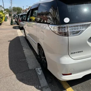 Toyota Estima - Image 3