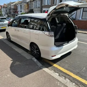 Toyota Estima - Image 7