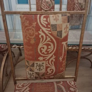 Table and chairs - Image 4