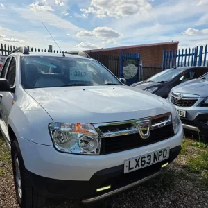 DACIA DUSTER ACCESS 4X2 MODEL 1.6 PETROL 105 BHP LOW MILES 65K 12 MONTHS MOT&FULL HISTORY SERVICE!!! - Image 2