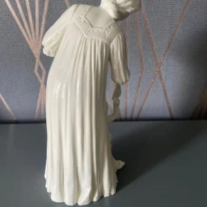 Royal Worcester figure first steps - Image 3