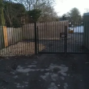 LOCK UP GARAGE TO LET IN KINGS NORTON - Image 5