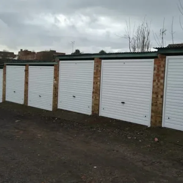 LOCK UP GARAGE TO LET IN KINGS NORTON