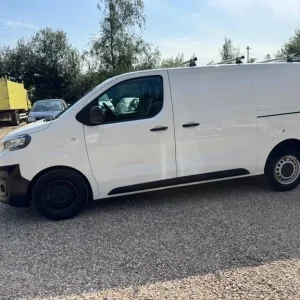 2021 Peugeot Expert 2.0 BlueHDi 1400 Professional Panel Van - Image 8