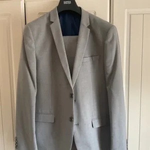 Gents light grey suit