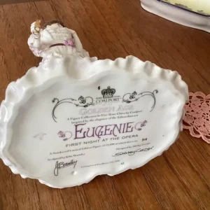 Coalport 'Eugenie' figurine - Image 6
