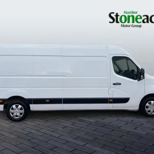 2024 Nissan Interstar 2.3 dCi 35 Tekna Panel Van - Image 7