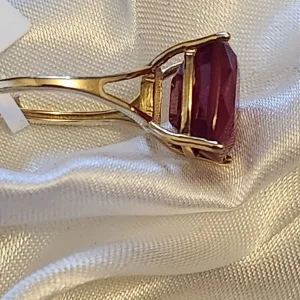 9ct Gold Ring Solitaire Yellow Gold Ruby Size M - Image 3