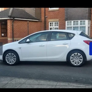 2011 Vauxhall Astra 1.4L Hatchback - Image 3