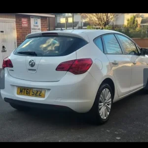 2011 Vauxhall Astra 1.4L Hatchback - Image 6