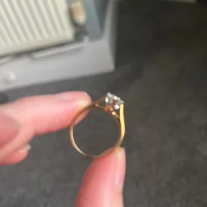 18ct diamond ring - Image 2
