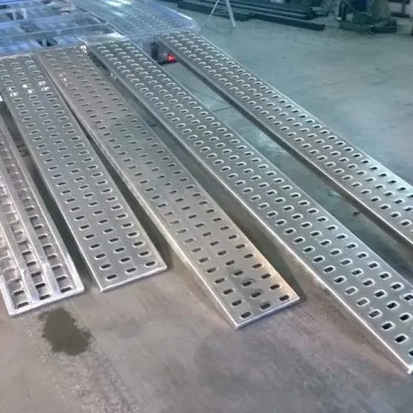 2m Aluminium Punched Decking Ramps for Recovery Trucks