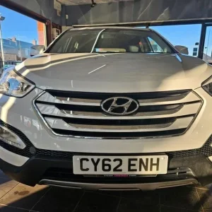 2013 Hyundai Santa Fe 2.2 CRDi Style 2WD Estate - Image 2