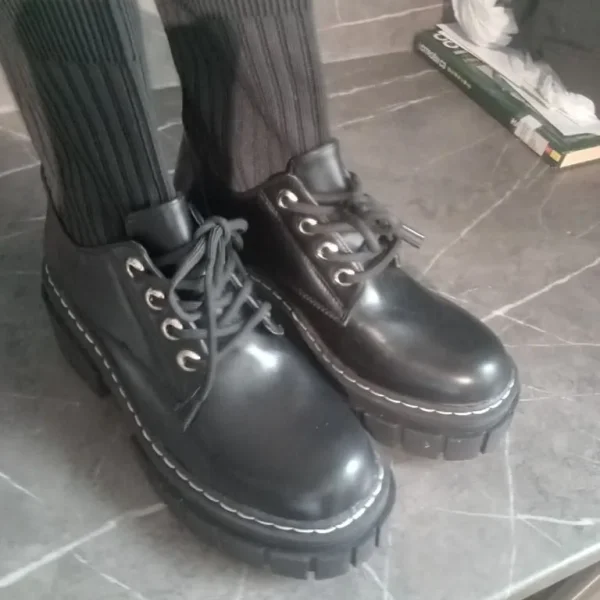 Black boots size 4